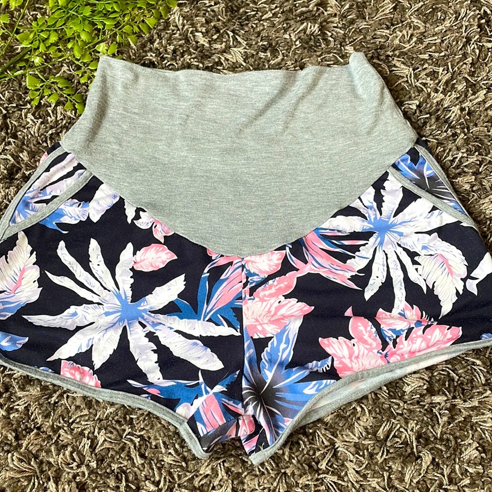 Women’s Fold-Over Waist Floral Active Shorts - Black Multi